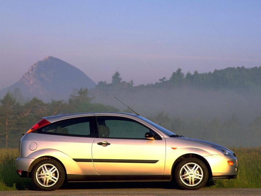  Ford Focus 3-Door 1998 года  (фото 15 из 21)